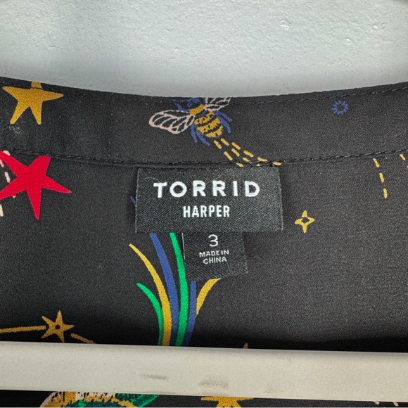 Torrid Harper Black V-Neck Blouse Heart & Dagger Skull Flower Bird Etc Print 3 - Picture 9 of 10